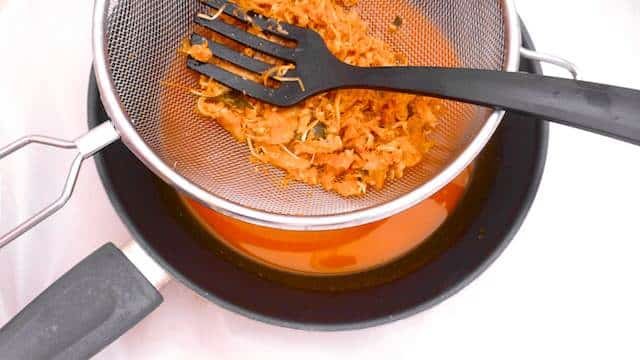Creamy, creamier... creamiest! You will adore this super easy prawn spaghetti with bisque sauce. Pasta and prawns, what's not to love!