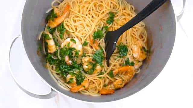 Creamy, creamier... creamiest! You will adore this super easy prawn spaghetti with bisque sauce. Pasta and prawns, what's not to love!