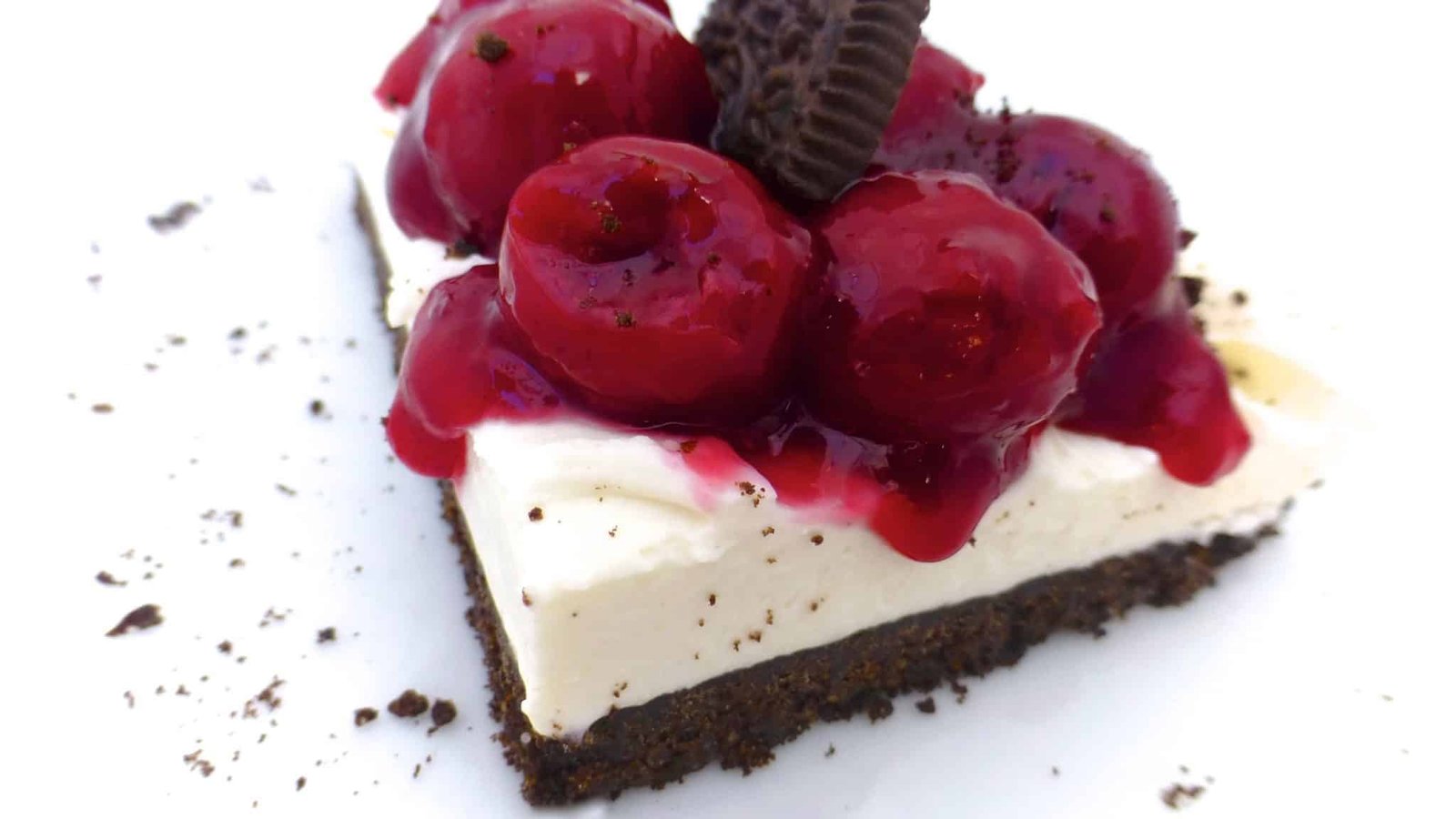 Here's my no bake Oreo cheesecake with mascarpone... This is a great make ahead iced dessert! Serve with a quick sweet cherry coulis for an extra wow effect.