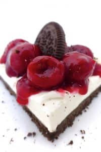 Best No Bake Oreo Cheesecake Recipe Here's my no bake Oreo cheesecake with mascarpone... This is a great make ahead iced dessert! Serve with a quick sweet cherry coulis for an extra wow effect.