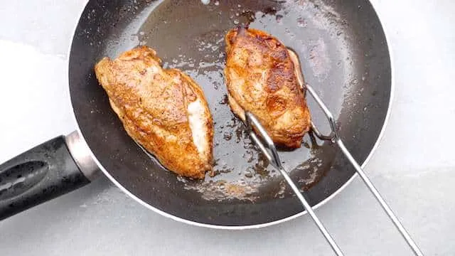 Easy Chicken in Beer & Tarragon Sauce Creamy beer & tarragon sauce recipe, perfect for crispy chicken! This dish is also known as poulet à l'estragon, a French classic!