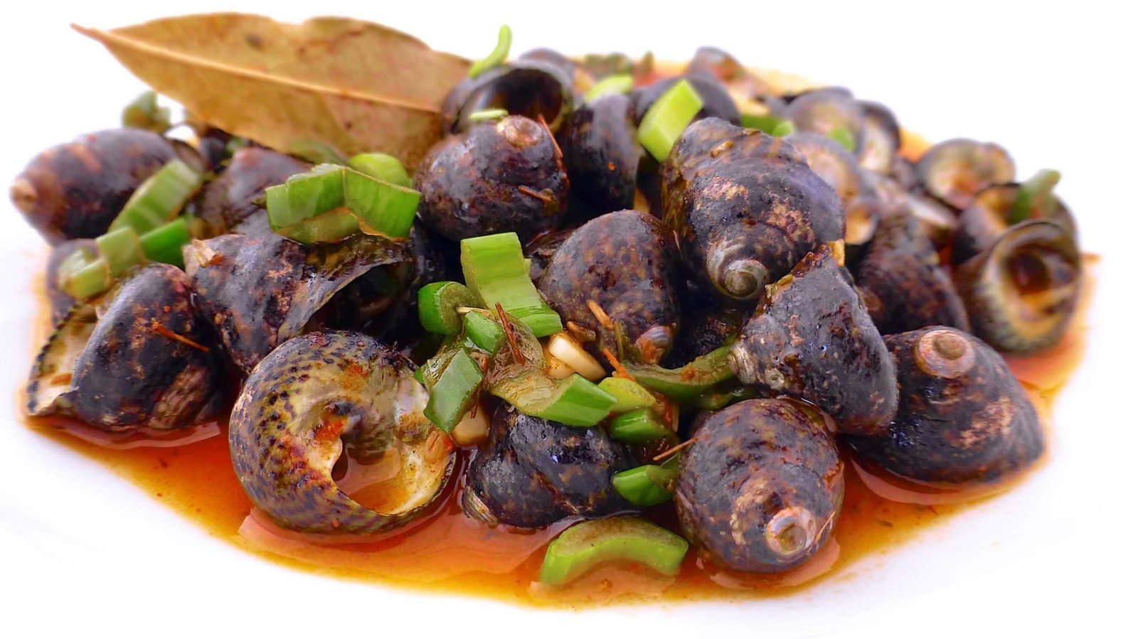 I often go picking fresh winkles on the beach... This time I'll prepare them in tomato sauce Spanish style, a great appetizer!