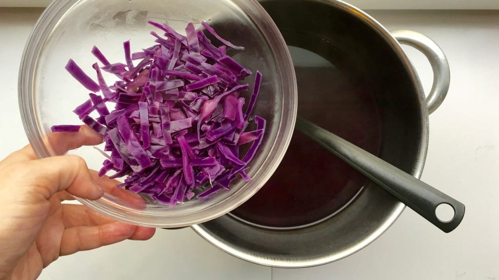 Here's a real treat for soup lovers: a silky blue cheese & red cabbage soup recipe... one of my most favorite autumn soups!