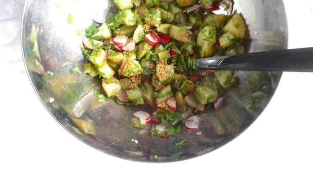 The perfect cold salad for your next barbecue party: a creamy summer potato salad with fresh radishes in a ricotta dressing!