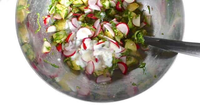 The perfect cold salad for your next barbecue party: a creamy summer potato salad with fresh radishes in a ricotta dressing!