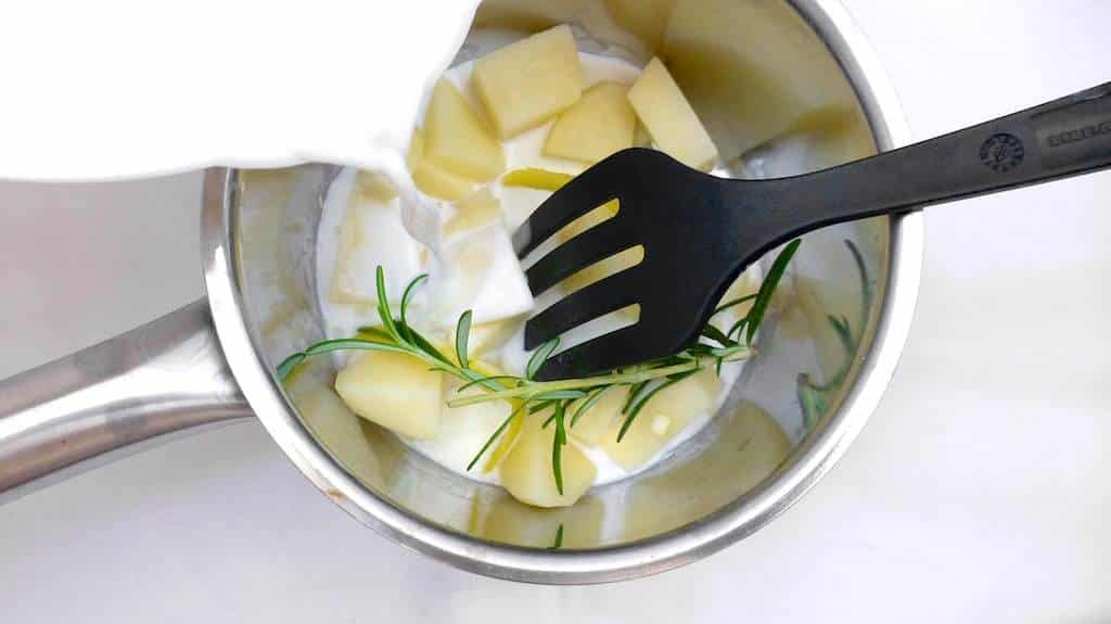 Brandada de bacalao: a great summer sandwich spread of cooked potatoes, salt cod, lemon, garlic and rosemary. Fresh and hearty!