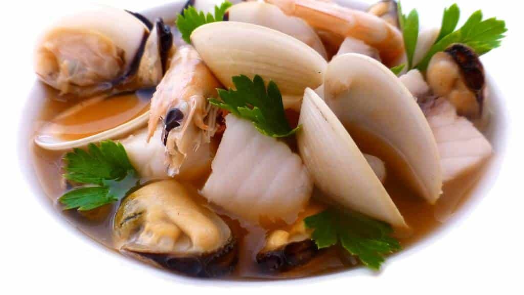 You would be surprised to see how easy it is to prepare this fish and seafood soup with a homemade prawn broth from scratch!