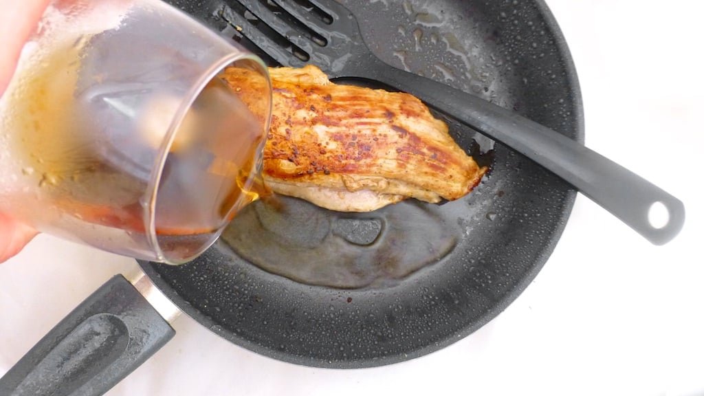 A Spanish delight: juicy pork tenderloin with caramelized onions, or solomillo encebollado! Cebolla in Spanish means onion so encebollado means with onions.