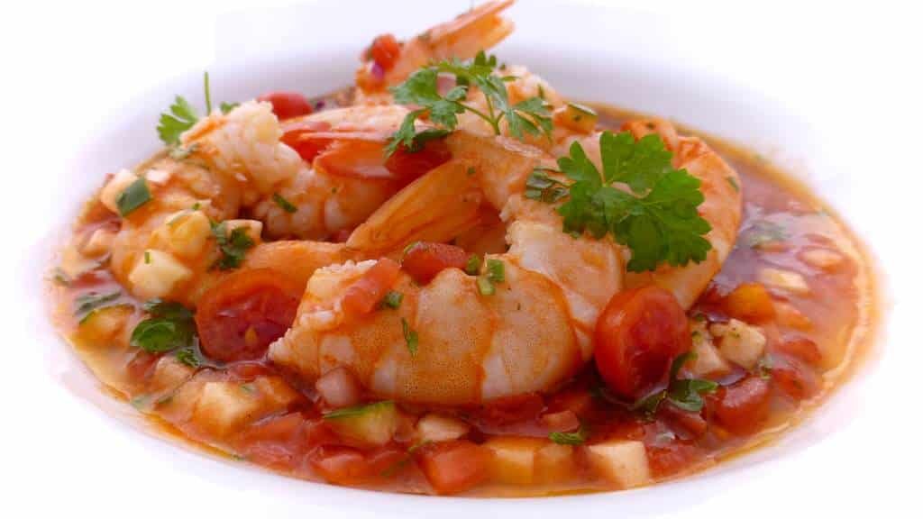 Shrimp in a fresh tomato vinaigrette: these camarones a la vinagreta are a great summer lunch or tapa! Vinegar and tomatoes: lovely flavor combination...