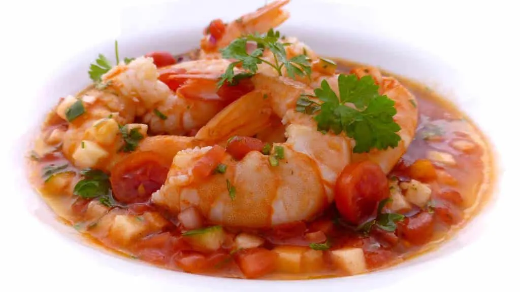 Shrimp in a fresh tomato vinaigrette: these camarones a la vinagreta are a great summer lunch or tapa! Vinegar and tomatoes: lovely flavor combination...