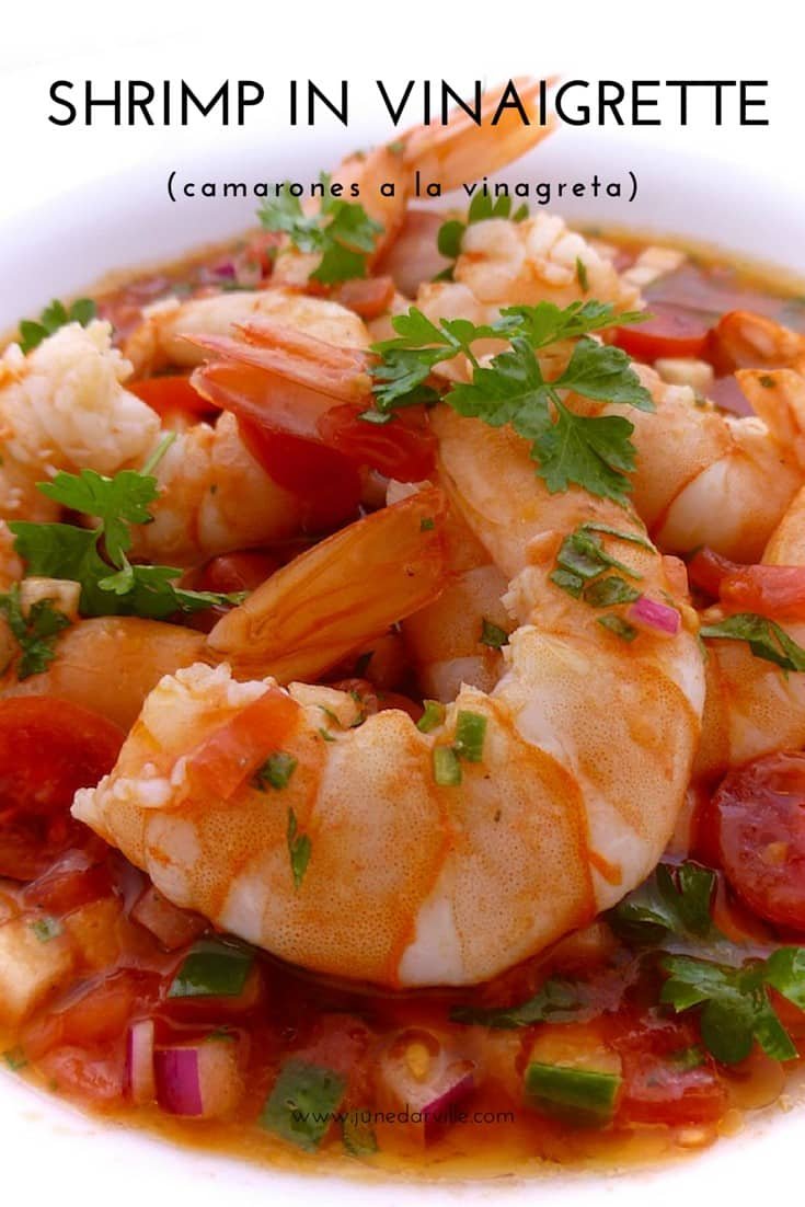 Shrimp in a fresh tomato vinaigrette: these camarones a la vinagreta are a great summer lunch or tapa! Vinegar and tomatoes: lovely flavor combination...