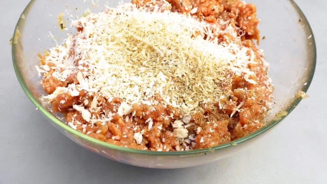 Lovely meatballs in a creamy celery sauce, a Belgian treat! And a great alternative for the classic meatballs in tomato sauce...