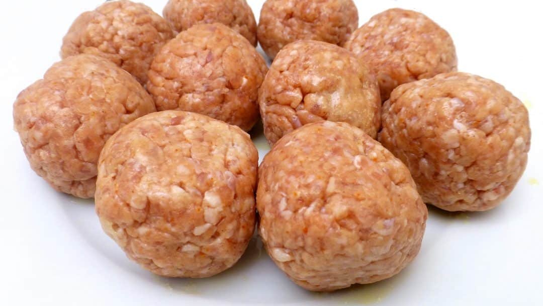 Lovely meatballs in a creamy celery sauce, a Belgian treat! And a great alternative for the classic meatballs in tomato sauce...