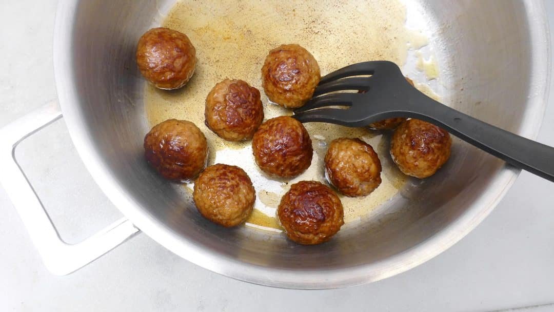 Lovely meatballs in a creamy celery sauce, a Belgian treat! And a great alternative for the classic meatballs in tomato sauce...