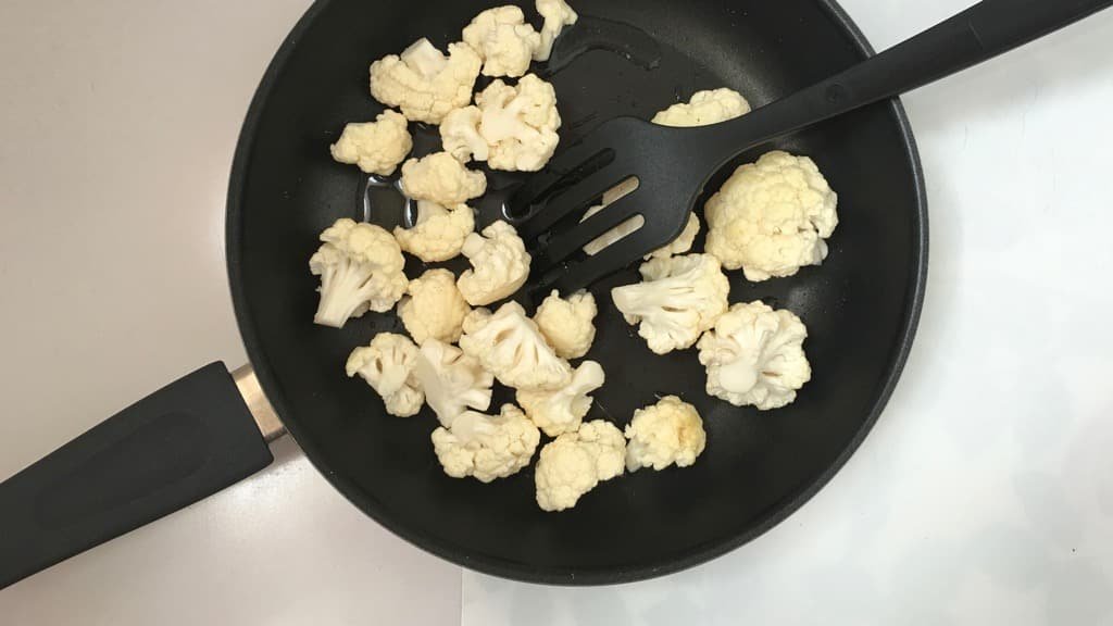 Crunchy vegetables in a simple oyster and fish sauce marinade... this Thai cauliflower stir fry is a quick and healthy side dish!