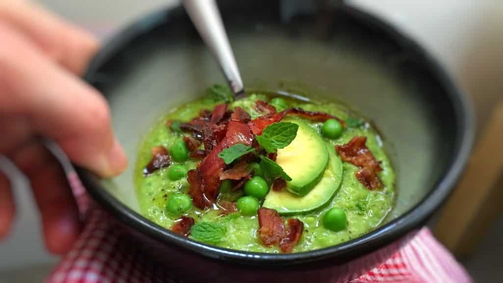 Sweet green peas, creamy avocado, fresh mint and crumbled crispy salty bacon... the flavors in this creamy chilled pea soup just rock!