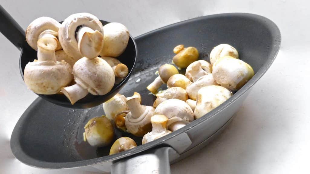Marinated mushrooms: an easy mushroom appetizer to prepare a day in advance.