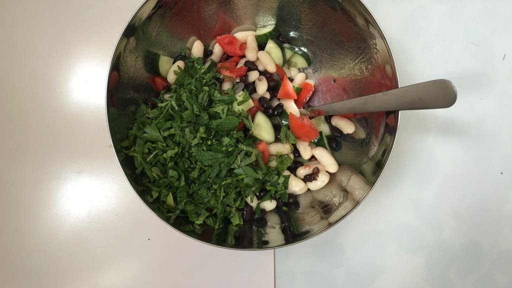 A bunch of beans and vegetables topped with a layer of this gorgeous creamy avocado dressing... What a great lunch idea!!