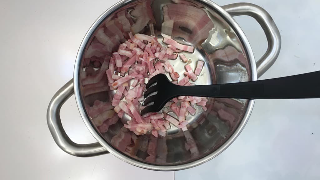 Here's a deliciously creamy risotto carbonara with bacon: or how to make two Italian classic recipes rolled into one dish!