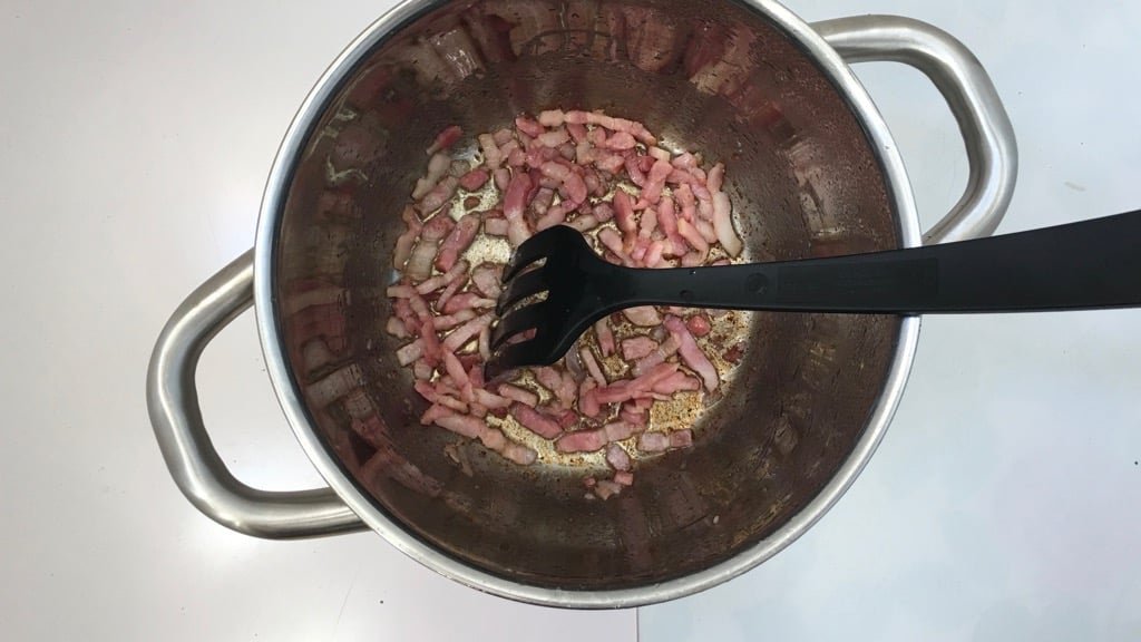 Here's a deliciously creamy risotto carbonara with bacon: or how to make two Italian classic recipes rolled into one dish!