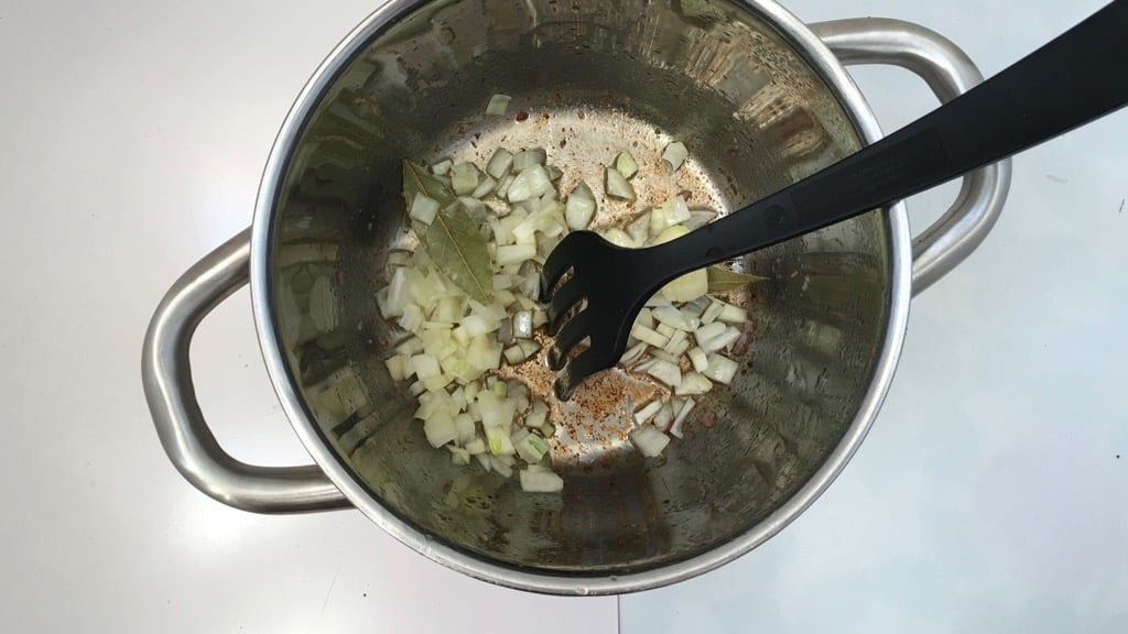 Here's a deliciously creamy risotto carbonara with bacon: or how to make two Italian classic recipes rolled into one dish!