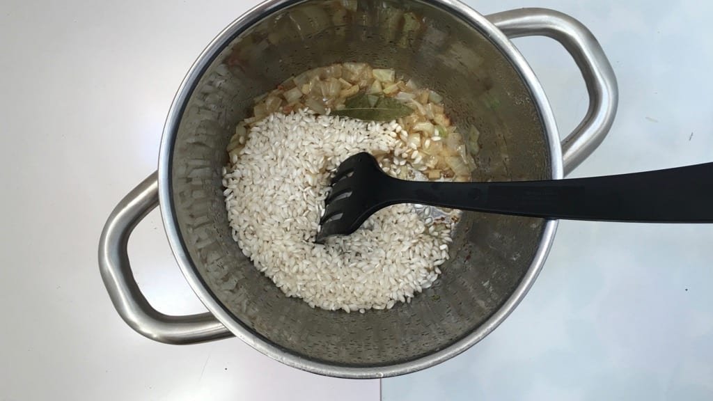 Here's a deliciously creamy risotto carbonara with bacon: or how to make two Italian classic recipes rolled into one dish!