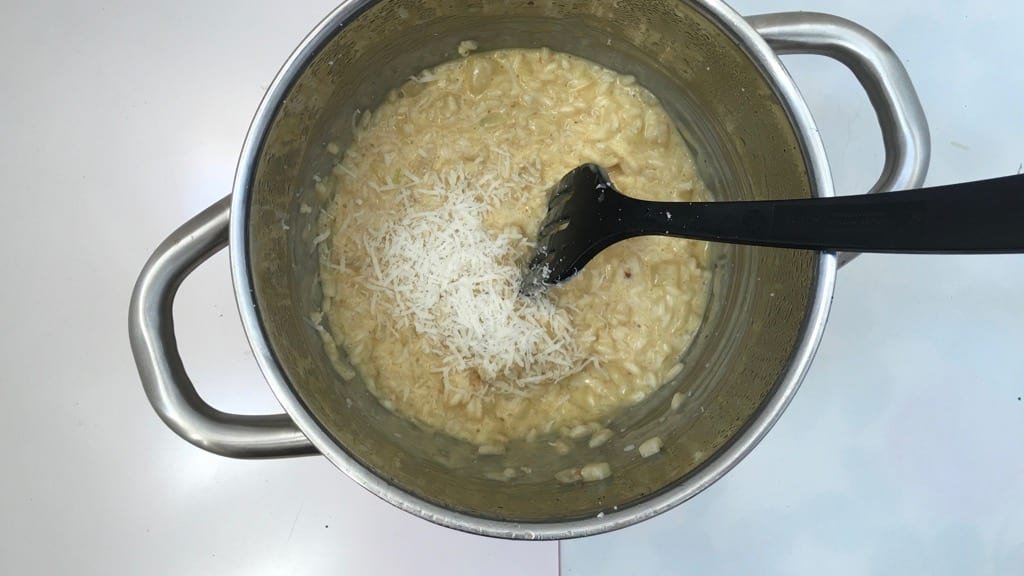 Here's a deliciously creamy risotto carbonara with bacon: or how to make two Italian classic recipes rolled into one dish!