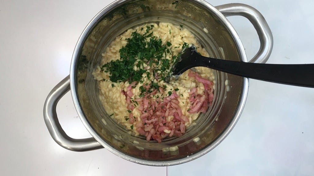 Here's a deliciously creamy risotto carbonara with bacon: or how to make two Italian classic recipes rolled into one dish!