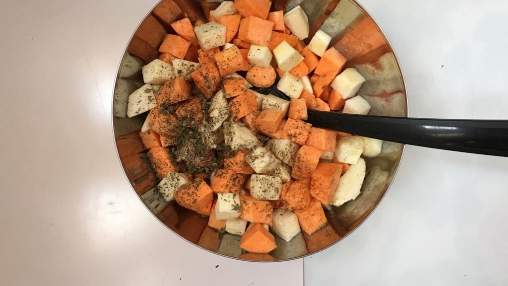 Feta and sweet potato casserole with olive oil and dried thyme... color and flavor overdose! And what a healthy lunch idea!