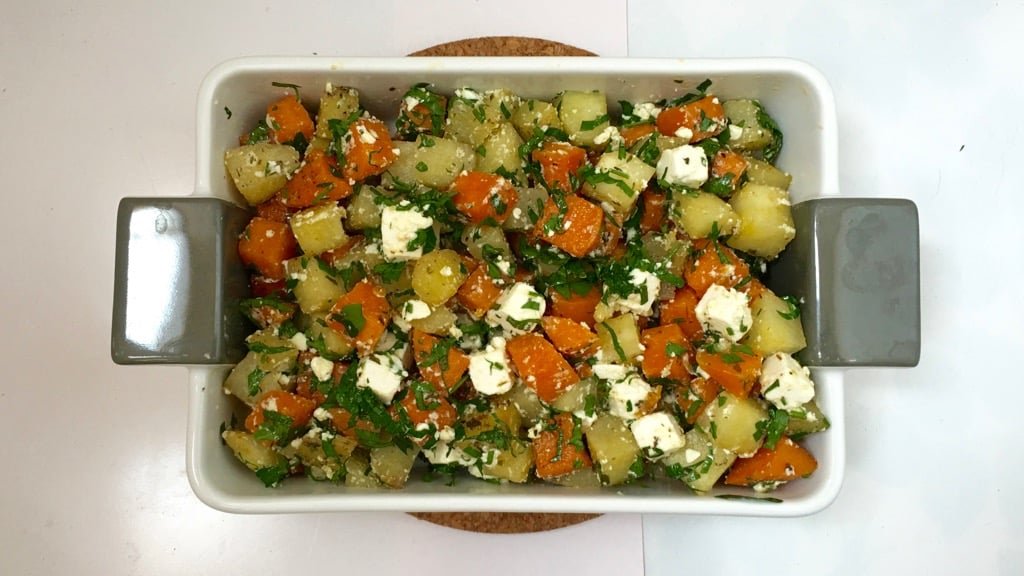 Feta and sweet potato casserole with olive oil and dried thyme... color and flavor overdose! And what a healthy lunch idea!