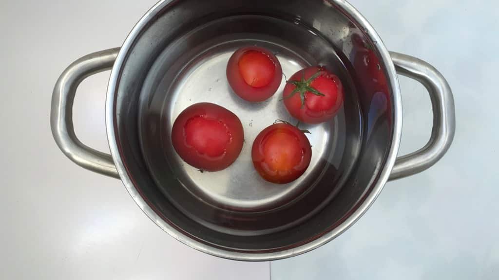 Looking for a great veggie starter for your next summer party? Then try my tomato tartare: fancy looking but so easy to make in advance!