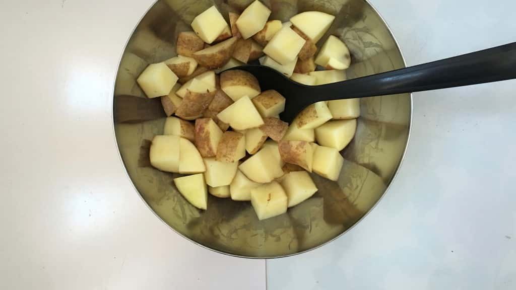 Another attempt to spice up an everyday potato side dish: crunchy masala roast potatoes! A lovely match for pork or chicken!