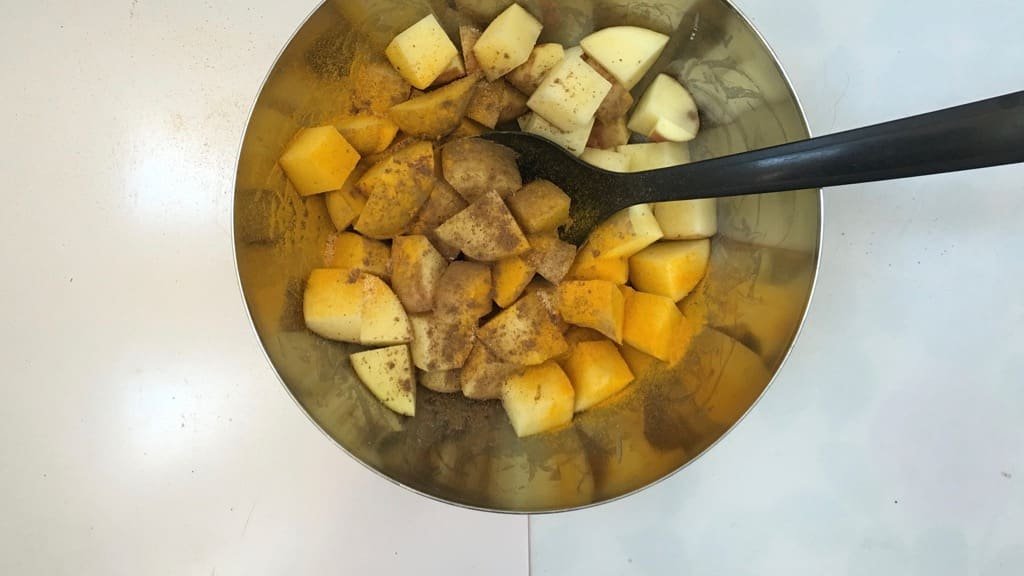 Another attempt to spice up an everyday potato side dish: crunchy masala roast potatoes! A lovely match for pork or chicken!