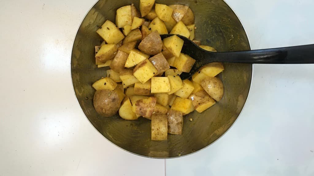 Another attempt to spice up an everyday potato side dish: crunchy masala roast potatoes! A lovely match for pork or chicken!