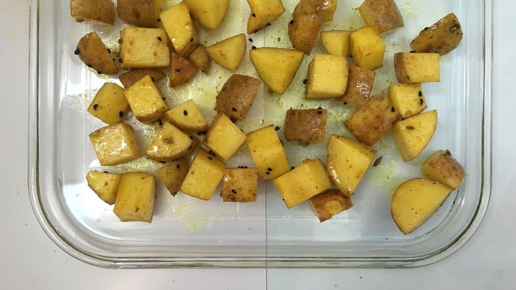 Another attempt to spice up an everyday potato side dish: crunchy masala roast potatoes! A lovely match for pork or chicken!
