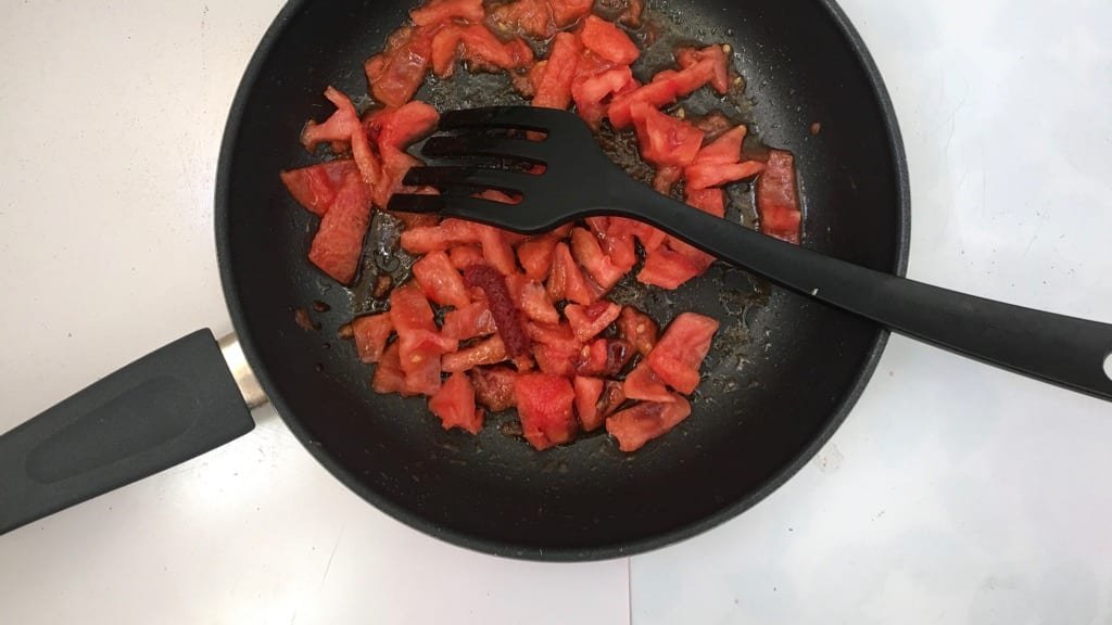 Looking for a great veggie starter for your next summer party? Then try my tomato tartare: fancy looking but so easy to make in advance!