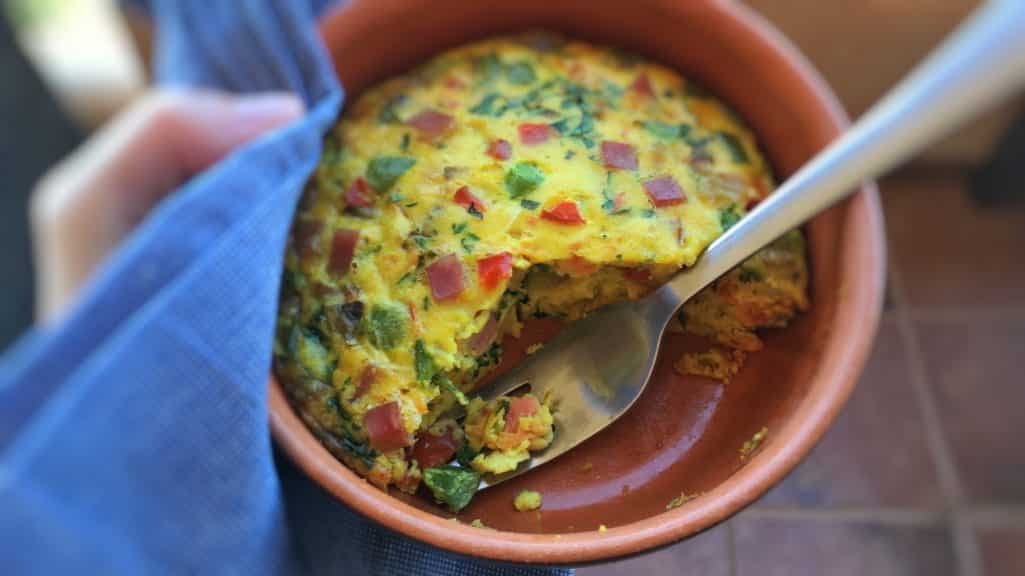 A thick oven baked omelet with bacon, grated cheese and colorful vegetables: this breakfast casserole is a great way to use leftovers!