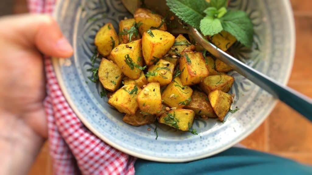 Another attempt to spice up an everyday potato side dish: crunchy masala roast potatoes! A lovely match for pork or chicken!