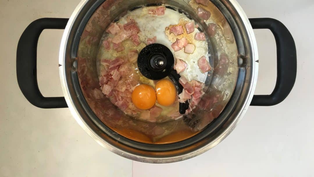 Classic eggs and bacon fried rice with soy sauce, ginger and peas... An easy peasy lunch and a great way to use that leftover cooked rice!