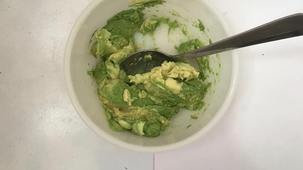 My homemade easy guacamole recipe, the creamy Mexican classic of all classics! And what an appetizer to get the party started...