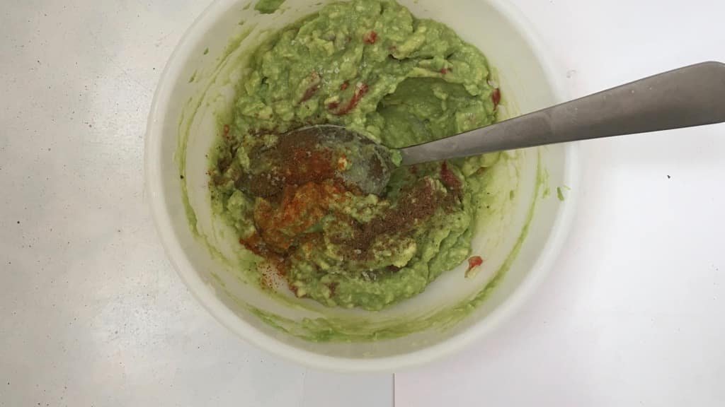 My homemade easy guacamole recipe, the creamy Mexican classic of all classics! And what an appetizer to get the party started...