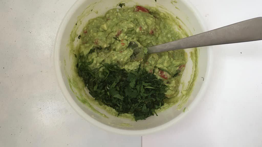 My homemade easy guacamole recipe, the creamy Mexican classic of all classics! And what an appetizer to get the party started...