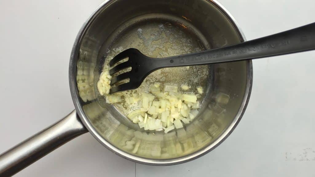 Top notch Belgian products in this beer and endive soup! Fresh endives, grey North Sea shrimp, a local strong ale and grated Belgian trappist cheese!