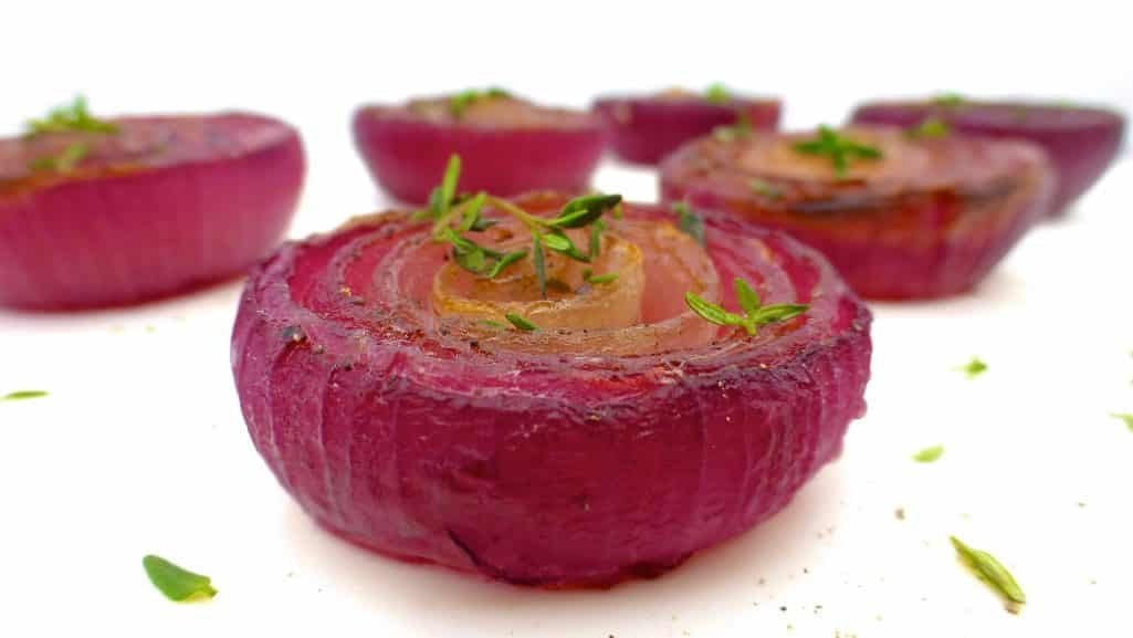 Roasted red onions first poached in a sweet port wine, then grilled until soft and sprinkled with fresh thyme... An ideal vegetable side dish!