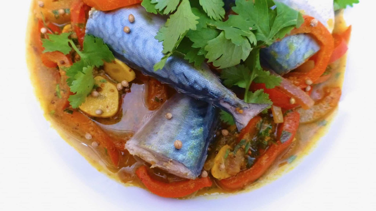 Discover this exotic fish vindaye poisson: it is a fresh onion, vinegar and fish 'curry' from the island of Mauritius! Get ready for some explosive flavors...