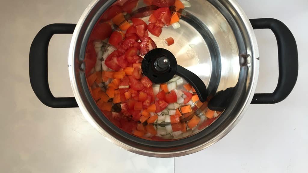 Leftover ossobuco stew in the fridge? Make this heartwarming leftover ossobuco soup the day after and enjoy this veal classic twice!