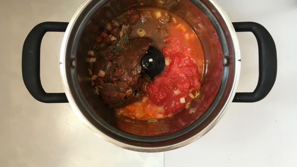 Leftover ossobuco stew in the fridge? Make this heartwarming leftover ossobuco soup the day after and enjoy this veal classic twice!