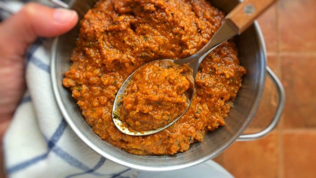 I love Indian cooking so let's make some homemade masala paste today! This spice paste is a great base for my masala meatball curry.