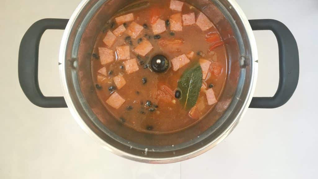 Here's my version of the popular Brazilian feijoada bean stew! Smooth black beans, pork sausage and minced meat... What a treat!