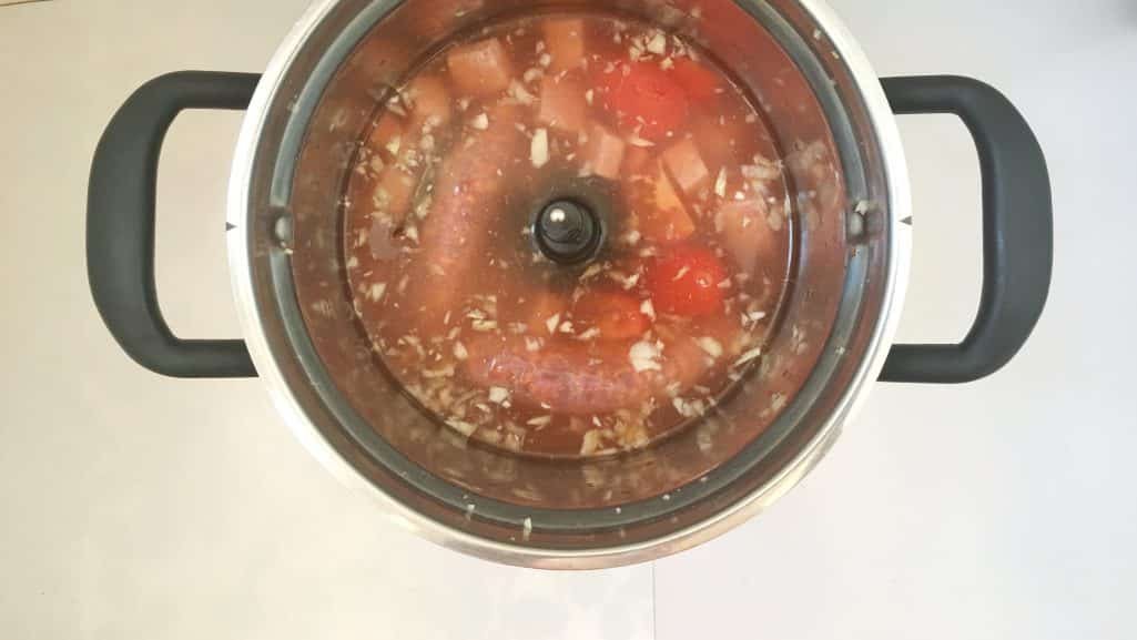 Here's my version of the popular Brazilian feijoada bean stew! Smooth black beans, pork sausage and minced meat... What a treat!